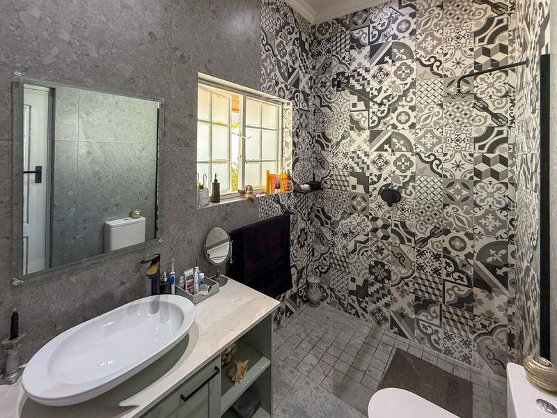 2 Bedroom Property for Sale in Harfield Village Western Cape